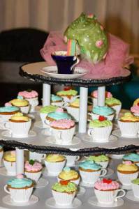 Running with a Sweet 16 ‘Queen of Hearts’ theme, Expressive Events by Brenda came up with this delightful take on tea and cakes.