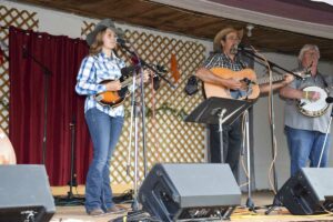 The talented Katlyn Lentir plays alongside her equally talented father Ben at Bluegrass in the Country before heading off to prom.