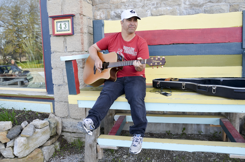 Aundeck Omni Kaning’s Herbie Barnes strums a few tunes before The Repast.