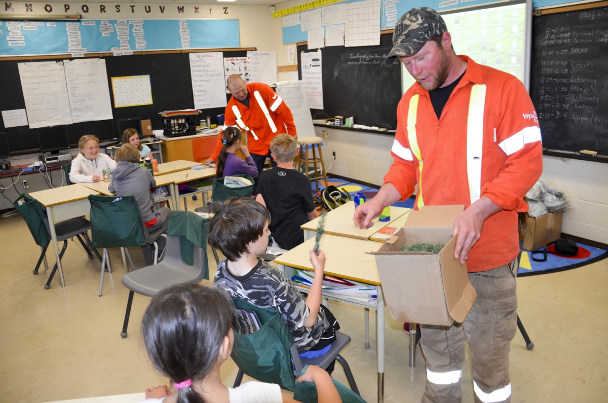 Forestry technicians Dan Todd and Chris Valley distribute seedlings to Assiginack students.