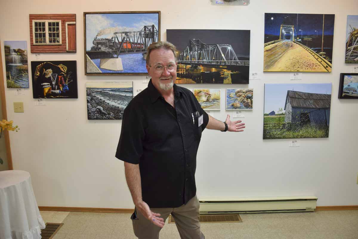 Cliff Jewell was the feature artist at this year’s show. photo by Michael Erskine