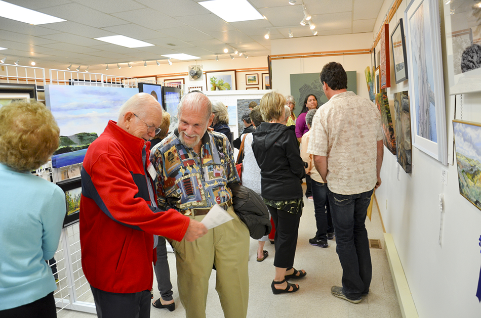 Artist Peter Bering visits with La Cloche Art Show Artist Emeritus Ivan Wheale. 