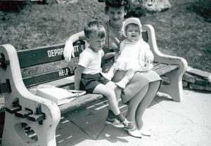 Bruni with little Susan and Gary in Collingwood, 1962.