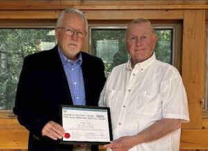 Mayor Bryan Barker presents Wayne Aelick with the Senior of the Year Award.