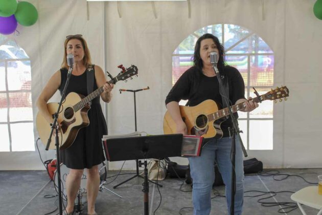 The band Chicks with Picks entertained a large audience Saturday afternoon.