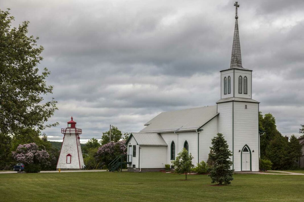 The Manitowaning Lighthouse and church, where the treaty gathering will take place on Monday, May 22. Shutterstock.